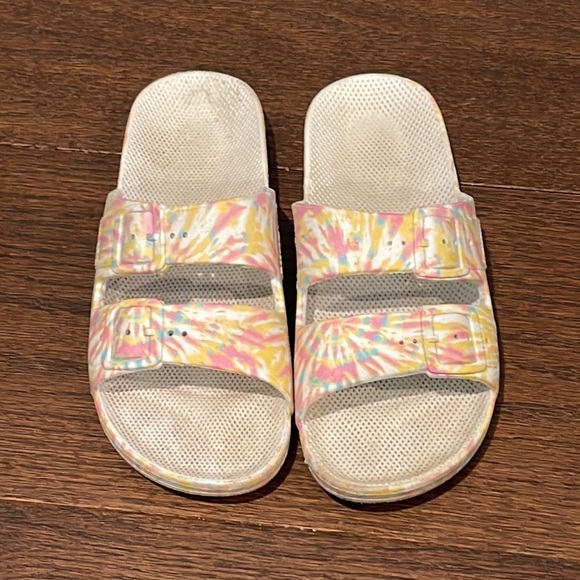 Freedom Moses Rainbow Tie Dye Sandals Size 34/35 4/5 - Picture 1 of 4